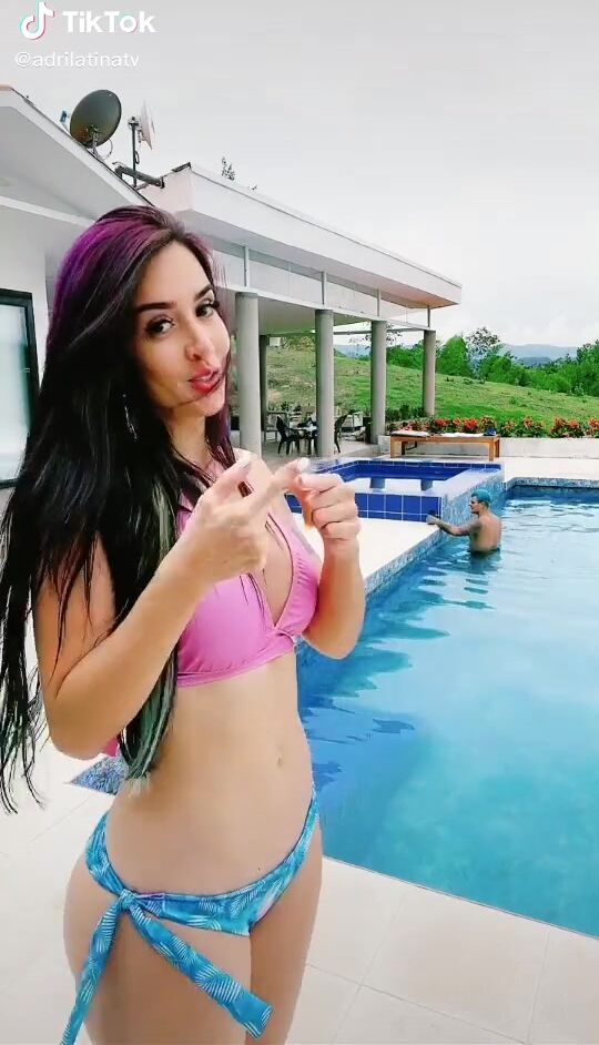 Adriana Valcárcel adrilatinatv swimming pool bikini top pink