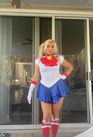 Alexandria Knight (@alexxxprincesss) #sexy  #cosplay  «Let’s be real, Sailor Moon can...»