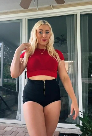 Alexandria Knight (@alexxxprincesss) #black shorts  #shorts  «My neighbor was like “look at...»