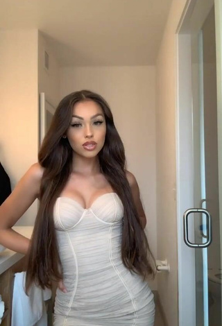 Aleina Topp (@leinnaaaxo) #cleavage  «Put me on. Dress from @ohpolly...»