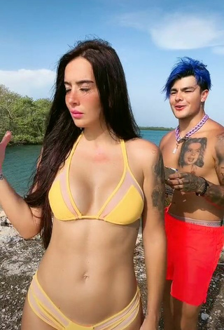 Adriana Valcárcel (@adrilatinatv) #bikini  #yellow bikini  #beach  «Perdón???   @carlosferiag»