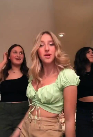 Ally Jenna (@allyjenna) #cleavage  #crop top  #light green crop top  «#fyp #foryoupage #foryou»