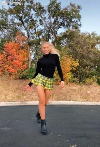 Altasweet (@altasweet) #street  #dance  #booty shaking  #skirt  #checkered skirt  «Dance by me!! I want to see...»