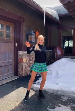Altasweet (@altasweet) #street  #skirt  #dance  #booty shaking  «The icicles are finally melting...»