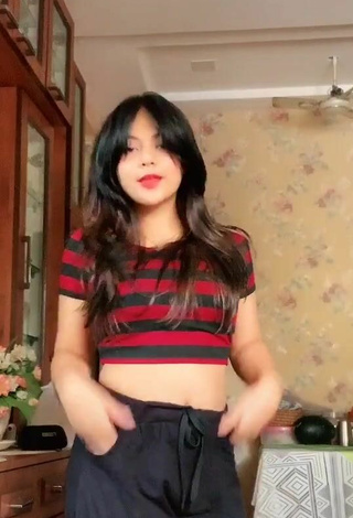 Aneesah Ukani (@aneesah24uk) #crop top  #striped crop top  «Can you guess who is obsessed w...»