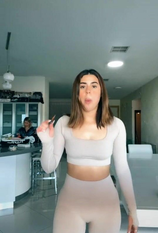 Angel Baranes (@angelbaranes) #leggings  #grey leggings  #booty shaking  #sport bra  #grey sport bra 