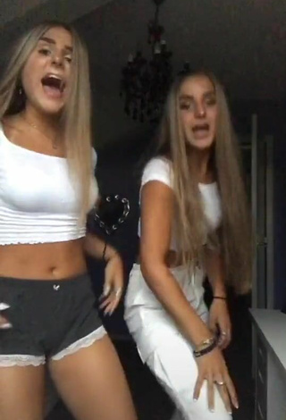 Anne & Maaike Hemmer (@anneenmaaike) #crop top  #white crop top  #shorts  #jeans shorts  «#blooper»