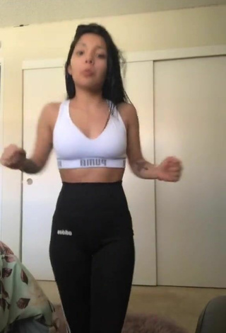 Ashley Valdez (@ash.val) #leggings #black leggings #sport bra #white sport bra «#quarantine»