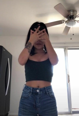 Ashley Valdez (@ash.val) #crop top  #black crop top  #cleavage  #bouncing boobs  «How can I reverse cutting my...»