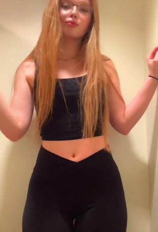 Bailey Hurley (@bailssoflove) #booty shaking  #leggings  #black leggings  #crop top  #black crop top  «who wants to go to the gym with...»