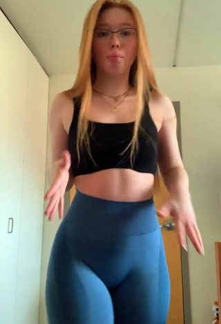 Bailey Hurley (@bailssoflove) #butt  #big boobs  #booty shaking  #sport bra  #black sport bra  #leggings  #blue leggings  «haha what’s up guys»