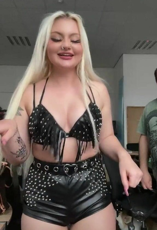 Lowri Rose-Williams (@barbiespice) #bouncing boobs  #hot top  #black hot top  #leather hot top  #shorts  #black shorts  #leather shorts 