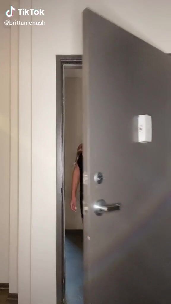 Brittanie Nash ( brittanienash) cleavage legs «I’m the last one