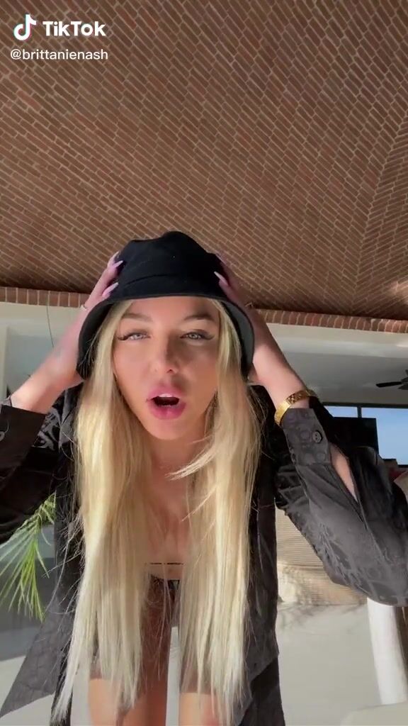 Brittanie Nash (@brittanienash) #bikini #black bikini «too scared to show off my bikini