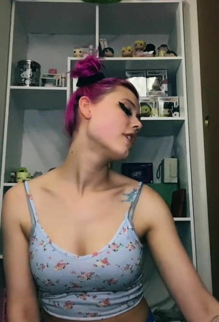 Brooklyn Jade (@brooklyn_jade_96) #crop top  #floral crop top  #cleavage  «This sound again   ‍♀️»