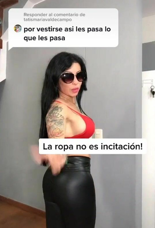 Adriana Espitia (@adriana_fitness) #booty shaking  #big boobs  #side boob  #pants  #leather pants  #tattooed body  #crop top  #red crop top  «Responder a...»