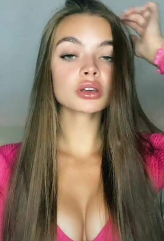 Anya Ischuk (@anyaischuk) #cleavage 