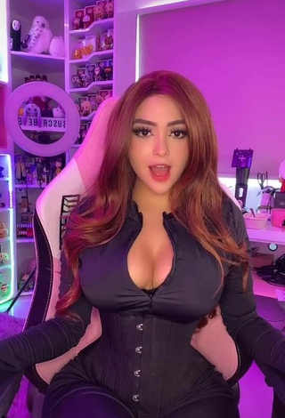 Abril Abdamari Garza Alonso (@arigameplays) #big boobs  #cleavage  #overall  #black overall  #corset  #black corset  «Yas #StopMotion #arigameplays...»