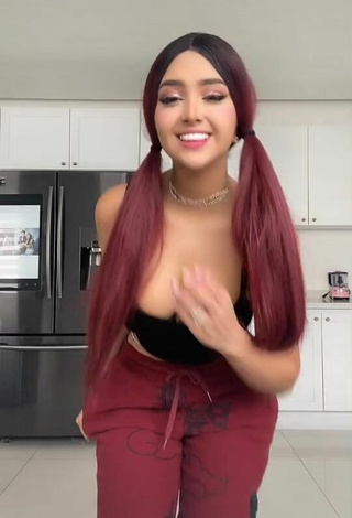 Abril Abdamari Garza Alonso (@arigameplays) #crop top  #black crop top  #cleavage  #big boobs  «#arigameplays #destacame #fyp»