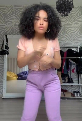 Tracy (@etotracyyy) #crop top  #booty shaking  «Привет, меня зовут Трейси. Вот...»