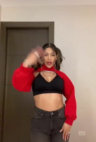 Farina (@farina) #crop top  #black crop top  #booty shaking  «Me dijeron que en TikTok podía...»