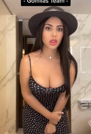 Franjomar (@franjomar) #cleavage  #dress  #polka dot dress  #booty shaking  «Así somos las hispanas viva...»