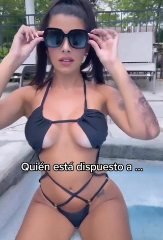 Franjomar (@franjomar) #mini bikini  #black mini bikini  #swimming pool  #side boob  «Siempre soy bien agradecida»