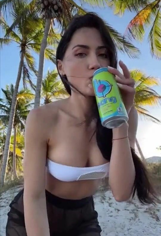 Georgina Mazzeo (@georginamazzeo) #cleavage  #bikini top  #white bikini top  #booty shaking  «Imposible escuchar este remix y...»