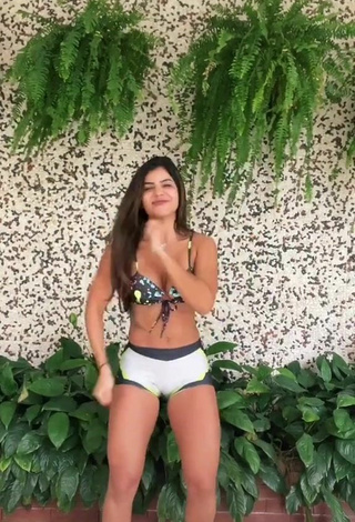 Hariany Nathália Almeida (@harialmeida_8) #bikini top  #shorts  «Agora nessa outra versão pq sou...»