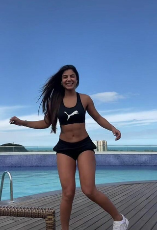 Hariany Nathália Almeida (@harialmeida_8) #swimming pool  #shorts  #black shorts  #crop top  #black crop top  #booty shaking  «Dia lindao aqui no Rio ❤️»