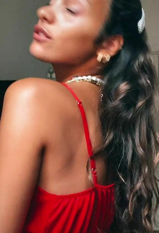 Iris Ferrari (@irisferrari) #dress  #red dress  #cleavage  «⭐️»