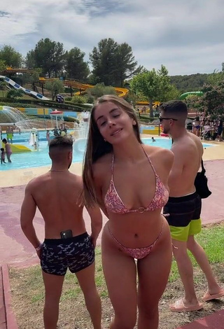 Isabelli Brunelli (@isabrunellii) #bikini  #swimming pool  #booty shaking  «Borrador más del acuapark   IG...»