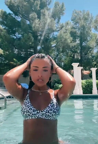 Gabriellannalisa (@itsgabriellannalisa) #bikini  #leopard bikini  #swimming pool  «She toxic»