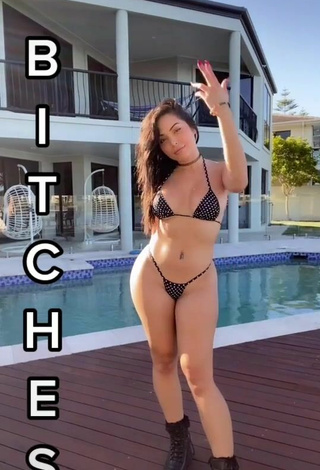 Maddy Belle (@itsmaddybelle) #swimming pool  #bikini  #polka dot bikini  #butt  «Your third @ is a B*tch»