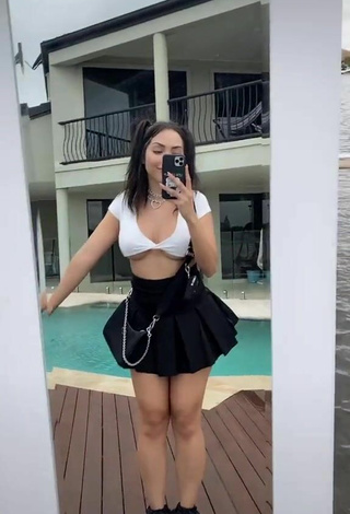 Maddy Belle (@itsmaddybelle) #underboob  #white crop top  #skirt  #black skirt  #swimming pool  #crop top  #cleavage  #booty shaking  «I have so many drafts of this...»
