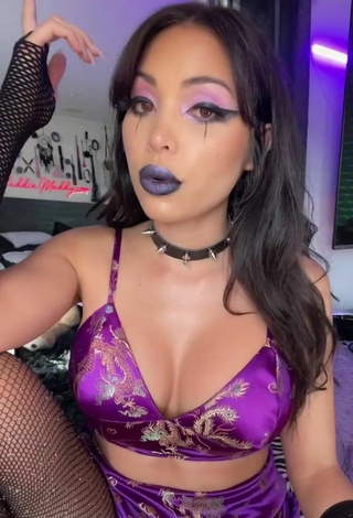 Maddy Belle (@itsmaddybelle) #cleavage  #crop top  #fishnet stockings  #black fishnet stockings  «❗️»