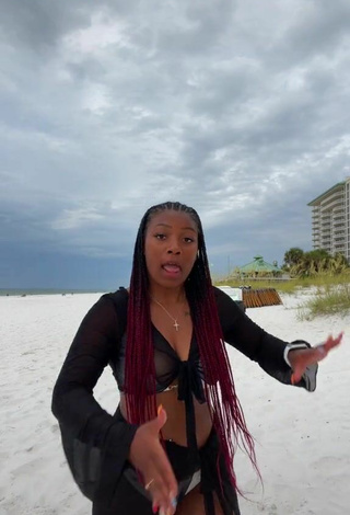 Keara Wilson (@keke.janajah) #beach  #belly button piercing  #crop top  «i wanna stay at the beach all...»