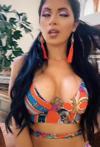 Kimberly Flores (@kimfloresgz) #big boobs  #cleavage  #crop top  #booty shaking 