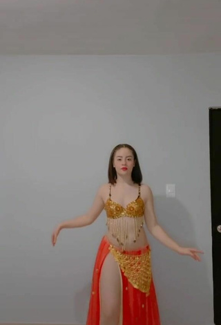 Kim Muñoz (@kimmunoz2) #belly dance  #skirt  #bra  «Un #ASMR de #bellydance me...»