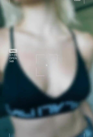 Lali Espósito (@lali_oficial) #sport bra  #black sport bra  #bouncing boobs  #booty shaking  «Yo los domingos soy de pasta y...»