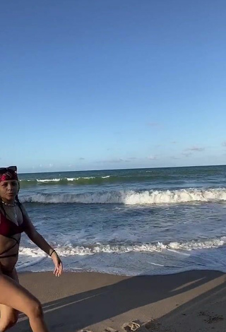 Laura Brito (@laurabrito) #beach  #bikini 