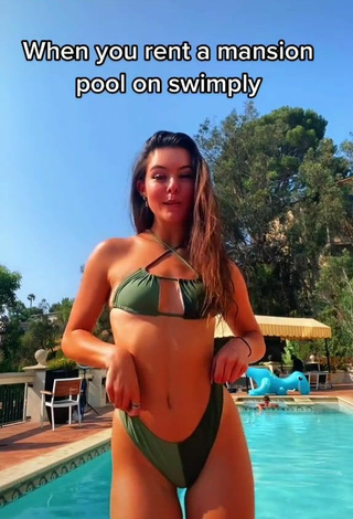 Lauren Gibson (@llaurengibson) #swimming pool  #bikini  #green bikini  «Use the link in my bio! @swimply»