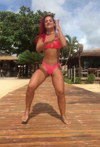 Mayca Delduque (@maycabrasil) #bikini  #booty shaking  «Diga aí? Rosa ou Verde?...»