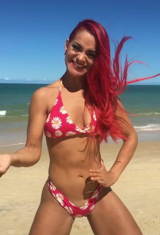 Mayca Delduque (@maycabrasil) #beach  #bikini  #floral bikini  #booty shaking  «Essa aqui é viciante!...»