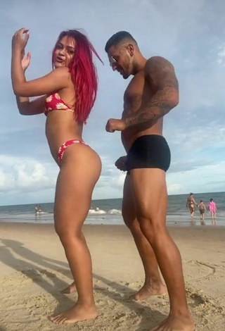 Mayca Delduque (@maycabrasil) #beach  #bikini  #floral bikini  #booty shaking  #thong  «ERROS DE GRAVAÇÃO!!! com o amigo...»