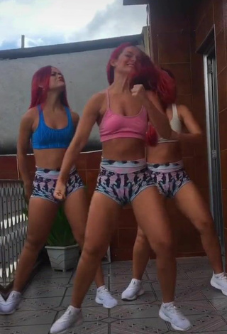 Mayca Delduque (@maycabrasil) #crop top  #shorts  #booty shaking  «Chamaaaa!    DC: @stylocoreografoba»