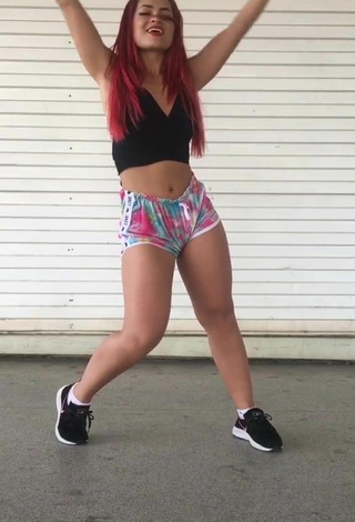 Mayca Delduque (@maycabrasil) #crop top  #shorts  #booty shaking  «Vibeee!    Vc tbm curtem? DC:...»
