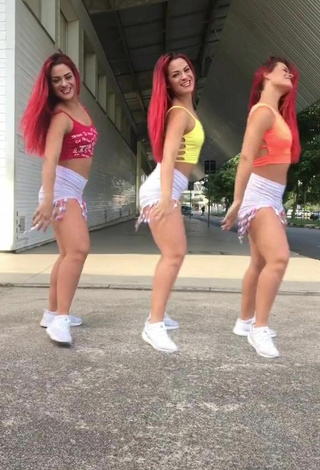 Mayca Delduque (@maycabrasil) #booty shaking  #crop top  #shorts  «Sincronia!»