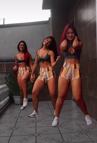 Mayca Delduque (@maycabrasil) #shorts  #crop top  #booty shaking  «EITAAA PREULA!!! Esse vai para o...»