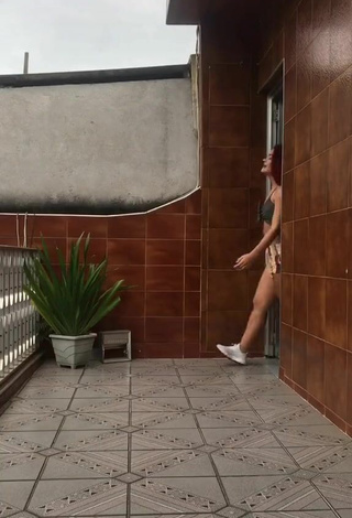 Mayca Delduque (@maycabrasil) #shorts  #booty shaking  #crop top  «Será que chega nos 3M  hoje?...»